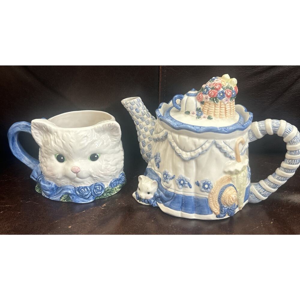 Vintage 1997 Avon Whimsical Cottage Cat Floral Blue & White Teapot & Cup set